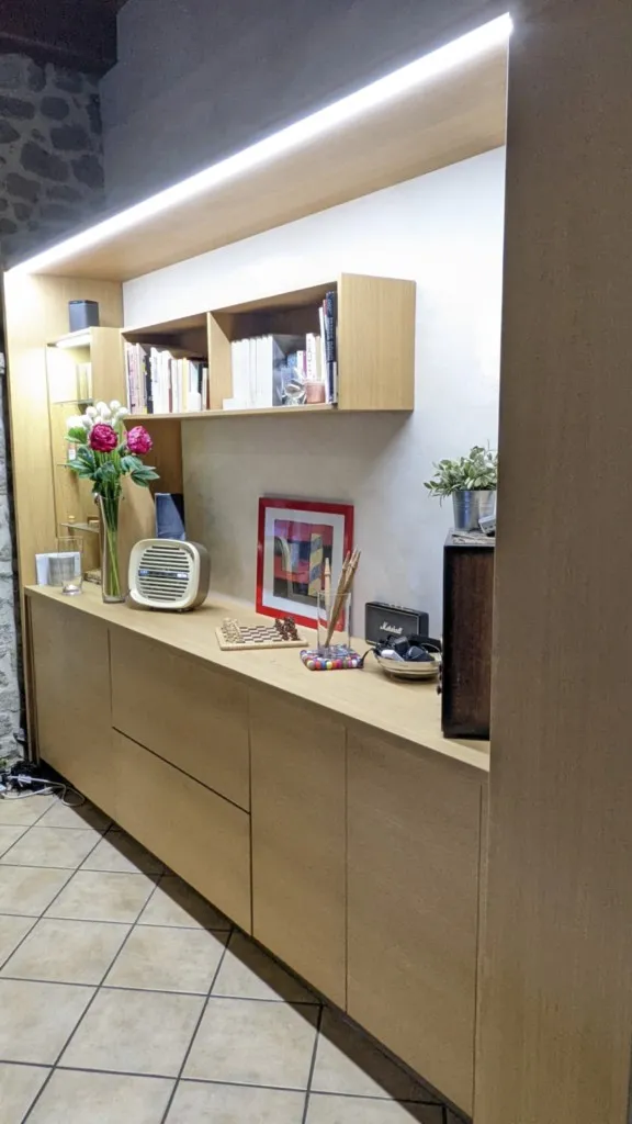 Placard rangement façades replaquées chêne avec lumière