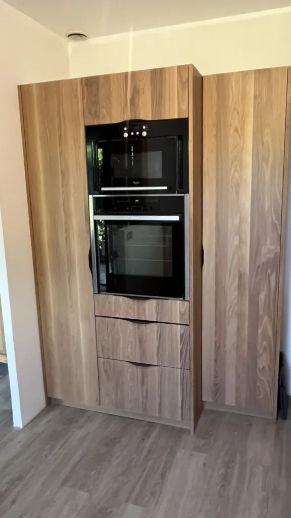 Armoires de cuisine façade chêne massif 