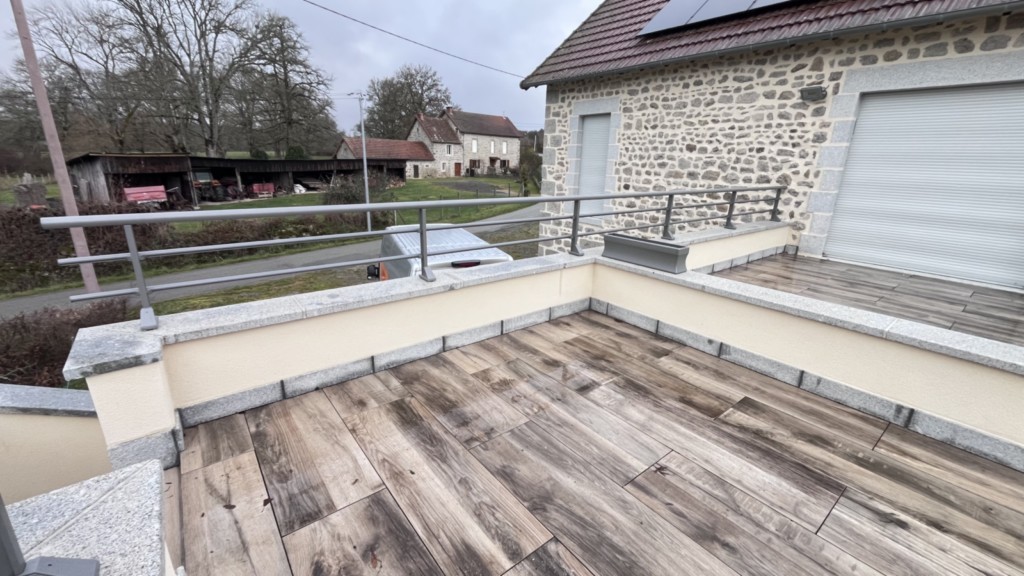 Garde corps de terrasse sur muret en aluminium thermolaqué