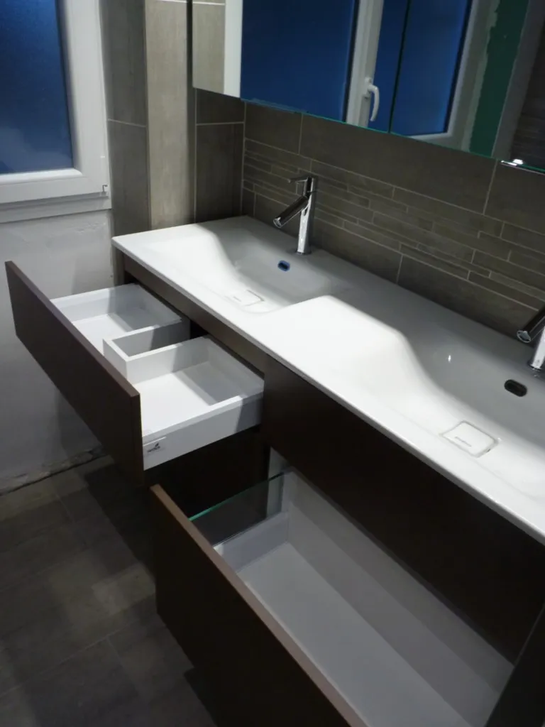 Meuble de salle de bain avec plan vasque céramique