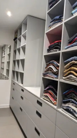 Dressing tablettes et tiroirs