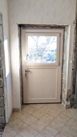 porte d'entrée en bois-aluminium