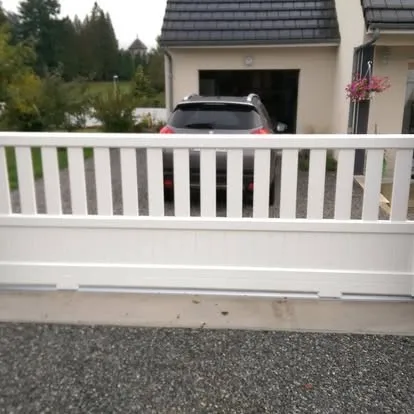 Portail coulissant motorisé aluminium thermolaqué