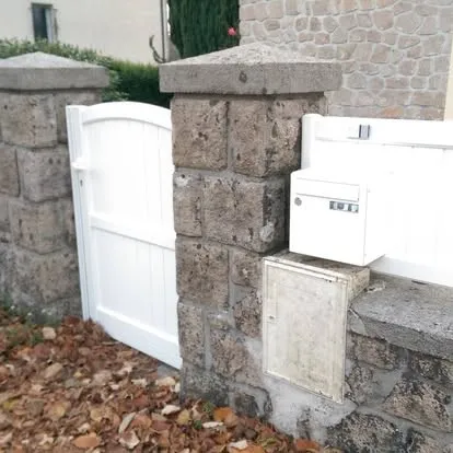 Portillon et clôture avec boite aux lettres aluminium thermolaqué