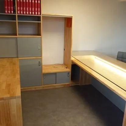 Bureau cabinet médical plateau verre