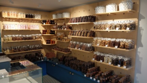 mobilier de présentation et de rangement de magasin